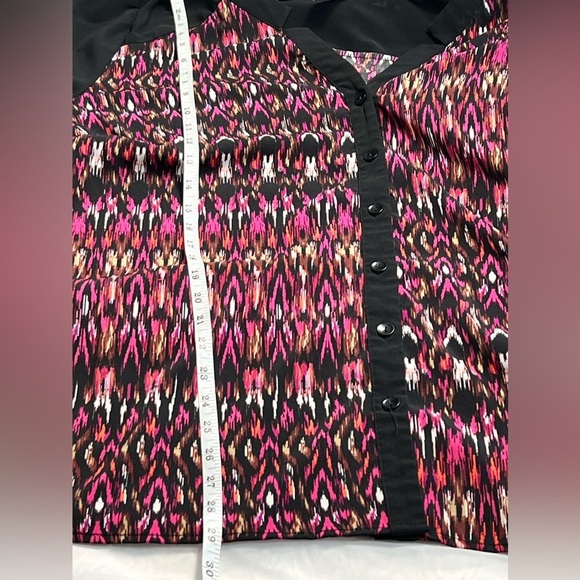 Catherines Blouse Women’s 2X Black Pink Geometric Lightweight Button Up - Picture 6 of 9